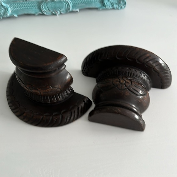 Pair Decorative Corbel Shelves/Wooden Bookends (2) - Picture 1 of 8
